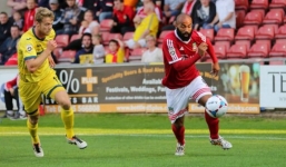 Video: Cầu thủ vô danh solo qua 5 cầu thủ rồi ghi bàn như Messi