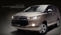Xem kỹ 32 tính năng trên Toyota Innova 2016