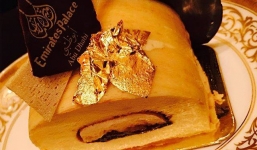 Tin giải trí ngày 17/11: Sự thật chiếc bánh dát vàng của Hà Hồ