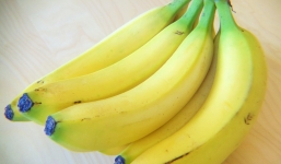 Bảo quản chuối tươi lâu chỉ với một bước cực đơn giản