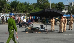 Đà Nẵng tai nạn giao thông liên tiếp: Xe máy tông vào đầu ô tô văng xa 6m