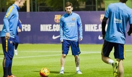  Messi lập siêu phẩm sút phạt cực đẹp sau chấn thương