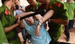 Hung thủ sát hại 2 người tại Quảng Trị ngất xỉu khi hầu tòa