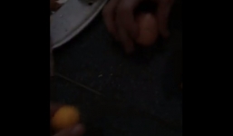 Video: Lòng đỏ trứng gà nẩy như bóng cao su