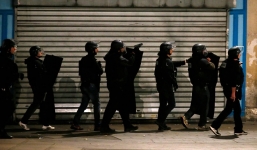 Truy bắt chủ mưu khủng bố Paris: 2 người chết, 7 người bị bắt