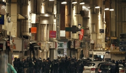 Hiện trường hỗn loạn vụ đấu súng ở Paris