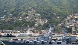 Nga lệnh cho tàu chiến hợp tác với Pháp chống IS ở Syria