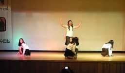 Thầy giáo giả gái nhảy nhạc Kpop gây 'sốt' cư dân mạng