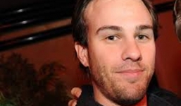 Tỷ phú trẻ thừa kế H&M là ai ?