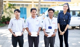 Á hậu Lệ Hằng thăm thầy cô giáo nghèo nhân ngày 20/11