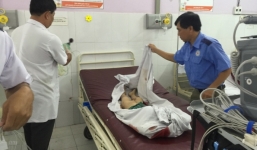 Bé trai 3 tuổi trượt chân, rơi từ tầng 3 của chung cư