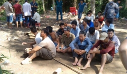 Đột kích trường gà, bắt quả tang 25 con bạc đang say sưa sát phạt