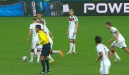 Video: Top 15 bàn thắng 'ăn rùa' hài hước trong bóng đá