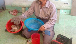 Lật tẩy người đàn ông giả cụt chân đi xin tiền