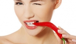 Tin đời sống hot ngày 20/11: Nữ tay đua chuyên nghiệp xinh đẹp lừa giáo viên dạy lái sợ mất vía