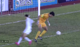 Video: Thủ môn U19 Hàn Quốc tự tin đảo bóng qua cầu thủ HAGL