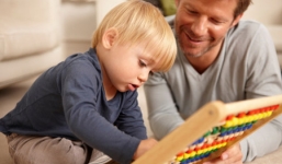 Phụ huynh nên làm gì để thu hẹp khoảng cách với con cái