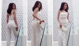 Facebook sao Việt: Ngọc Trinh khoe khéo thân hình đồng hồ cát