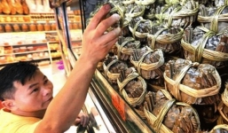 Đại gia giấu mặt chi 4,2 tỷ mua cua rồi thả xuống sông