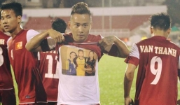 Tiền đạo U21 Việt Nam ăn mừng bàn thắng khiến NHM cảm động