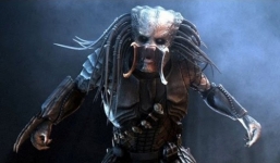 Người đàn ông kỳ dị đi mô tô 'khủng' trên đường phố Sài Gòn