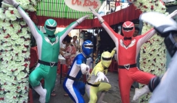 8 siêu nhân đại náo đám cưới gây sốt mạng xã hội