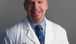 Bị bắt vì chữa bệnh cho xã hội đen để đổi lấy ma túy