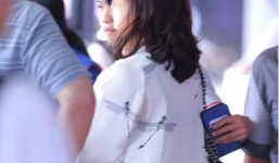 Cường đô la tình cảm chăm sóc Hạ Vi giữa sân bay