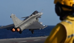 Video: Chiến đấu cơ Pháp xuất kích từ tàu sân bay đi diệt IS