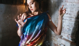 Châu Ny tung bộ sưu tập 'Phố mưa' ấn tượng