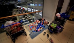 Cặp đôi 'ở trọ nhờ' tại sân bay suốt 7 tháng