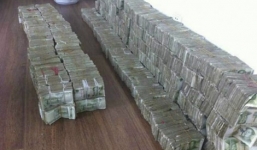 Đại gia Trung Quốc chở một ô tô tiền lẻ đi mua nhà