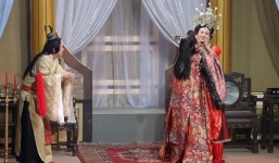 'Sủng ái' Kim tuyến, Trường Giang thưởng nóng cho Chí Tài 200 lượng vàng 