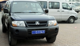 Xe công vụ biển xanh có được ưu tiên?