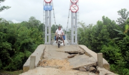 Cầu treo hơn 3 tỷ vừa khánh thành đã hỏng