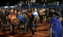 Để CĐV đánh trọng tài vỡ đầu, đội bóng Thái Lan nhận án phạt cực nặng