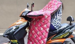 Mốt mặc “chăn” đi xe máy gây sốt thị trường Hà Nội