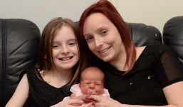 Bé gái 11 tuổi tự đỡ đẻ cho mẹ 