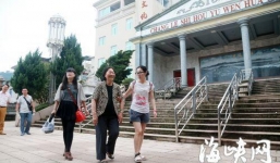 Cụ bà rửa bát 20 năm ở Mỹ, về tặng quê 7 tỷ đồng