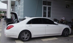 Bé trai 5 tuổi tử vong bất thường trong ô tô