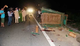 Hiện trường vụ xe tải tông công nông, 14 người thương vong