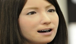 Nàng robot quyến rũ nhất thế giới