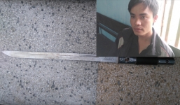 Giải cứu bé gái 5 tuổi bị cậu họ bắt làm con tin giữa đêm