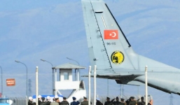 Video: Máy bay Thổ Nhĩ Kỳ đưa thi thể phi công Su-24 của Nga trở về