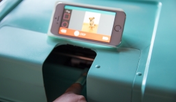 'Thích thú' với máy vẽ móng tay bằng smartphone