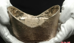 Nén bạc cổ trăm năm tuổi nặng gần 2kg được đem bán