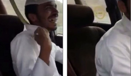 Hoảng hồn người đàn ông bị nhét rắn hổ mang vào người khi đang lái xe