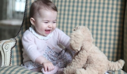 Hoàng gia Anh tiết lộ hình ảnh tiểu công chúa Charlotte