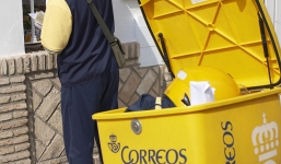 Vào tù vì ăn cắp 3200 lá thư trong hơn thập kỉ