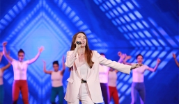 Hồ Ngọc Hà 'cháy' hết mình trên sân khấu Thủ đô